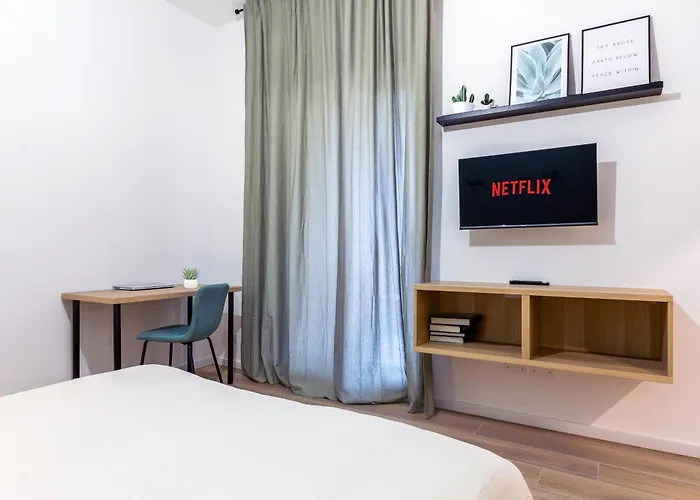 Maison Celeste 2 E 4 Гостевой дом 3*